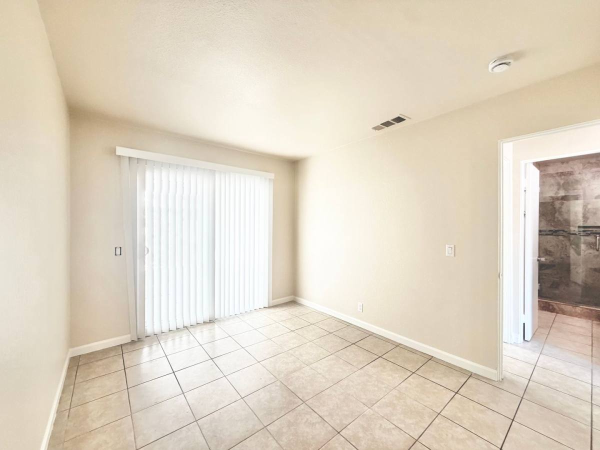 Apartment for rent at 561 Desert View Dr, Palm Springs, CA 92264