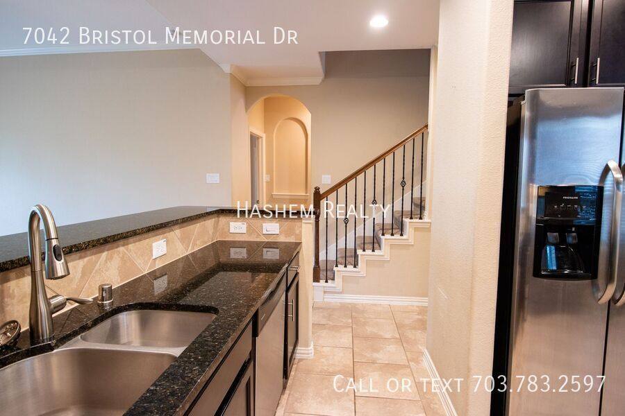 House for rent at 7042 Bristol Memorial Dr, Spring, TX 77379