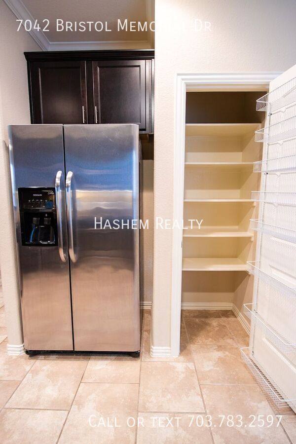 House for rent at 7042 Bristol Memorial Dr, Spring, TX 77379