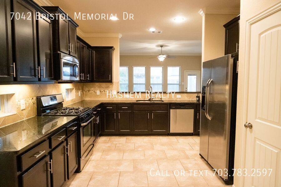 House for rent at 7042 Bristol Memorial Dr, Spring, TX 77379