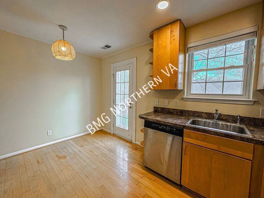 House for rent at 2831-D S Wakefield St #D, Arlington, VA 22206