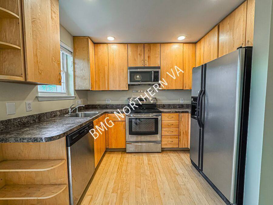 House for rent at 2831-D S Wakefield St #D, Arlington, VA 22206