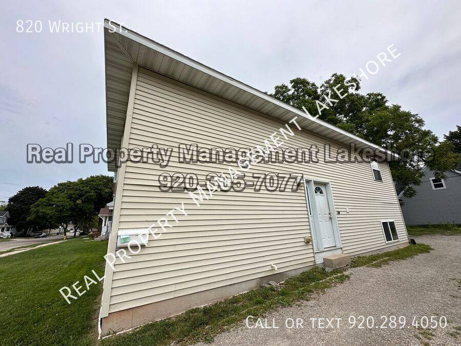 House for rent at 820 Wright St, Oshkosh, WI 54901