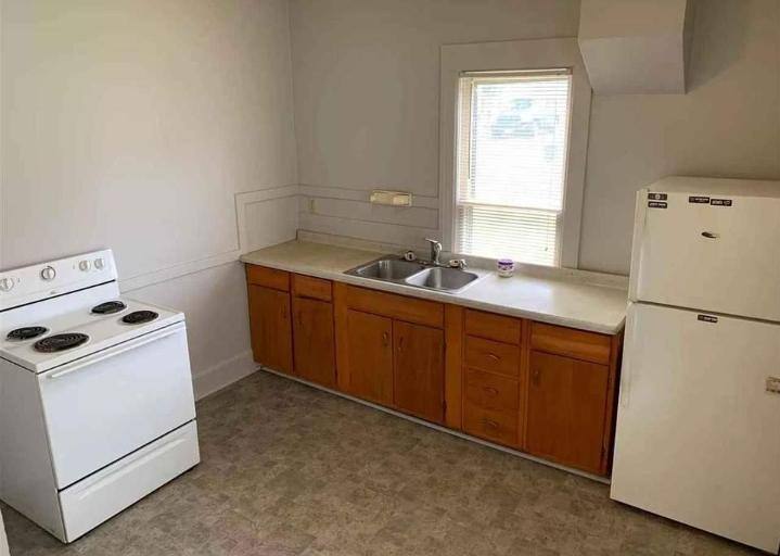 Apartment for rent at 620 1 2 W Cottonwood St #620-5, Freeport, IL 61032