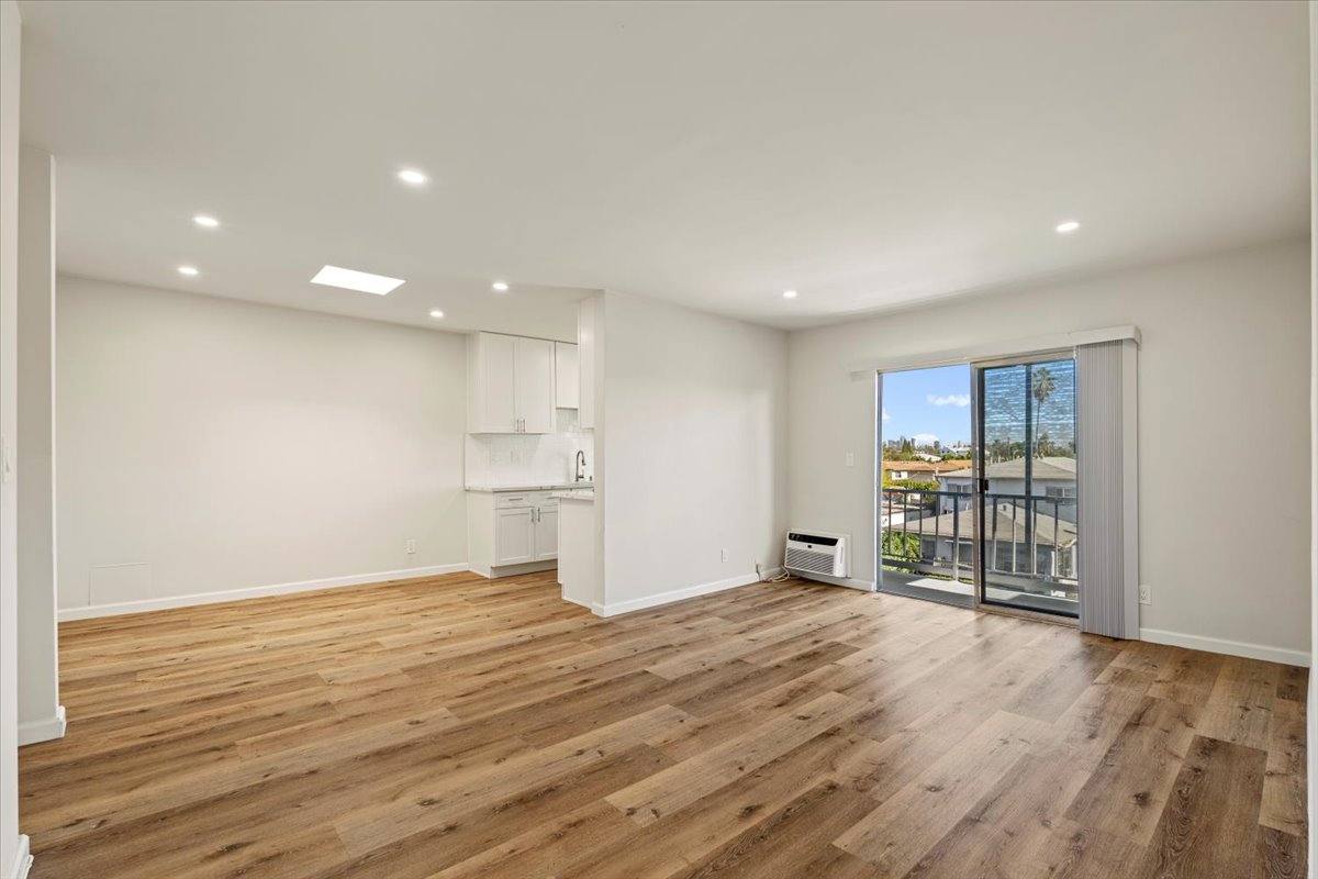 Apartment for rent at 2233 S Ridgeley Dr #301, Los Angeles, CA 90016