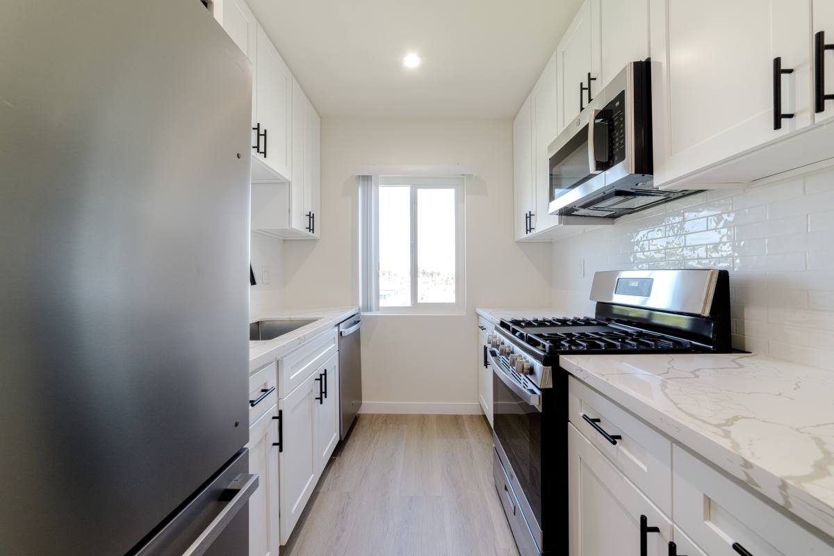 Apartment for rent at 2233 S Ridgeley Dr #301, Los Angeles, CA 90016
