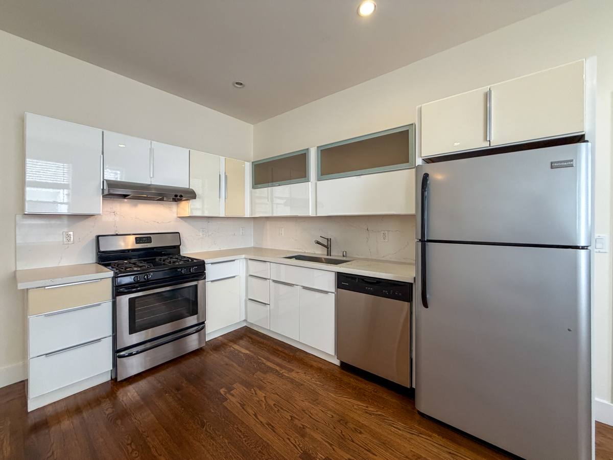 Apartment for rent at 3665A 20th St, San Francisco, CA 94110