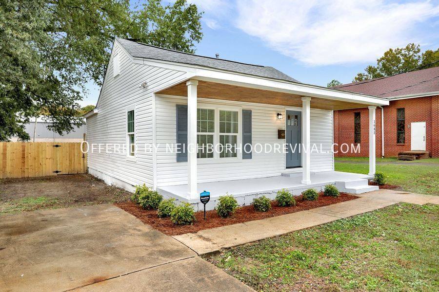 House for rent at 1685 S Goodlett St, Memphis, TN 38111