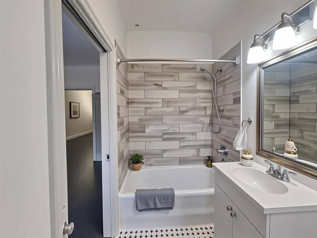 Apartment for rent at 2100 Forest Park Blvd, Fort Worth, TX 76110