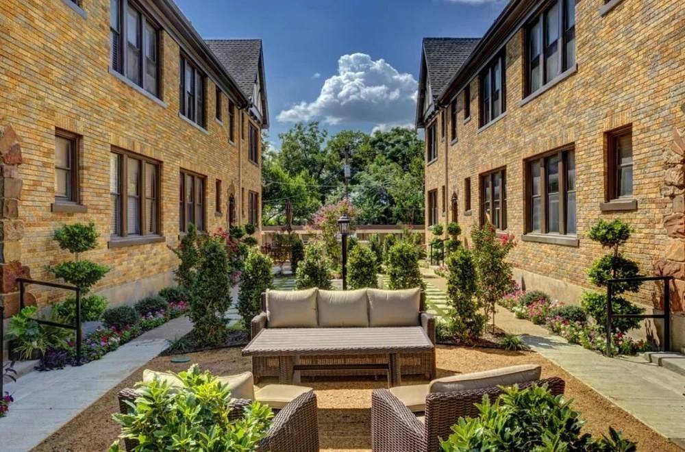 Apartment for rent at 2100 Forest Park Blvd, Fort Worth, TX 76110