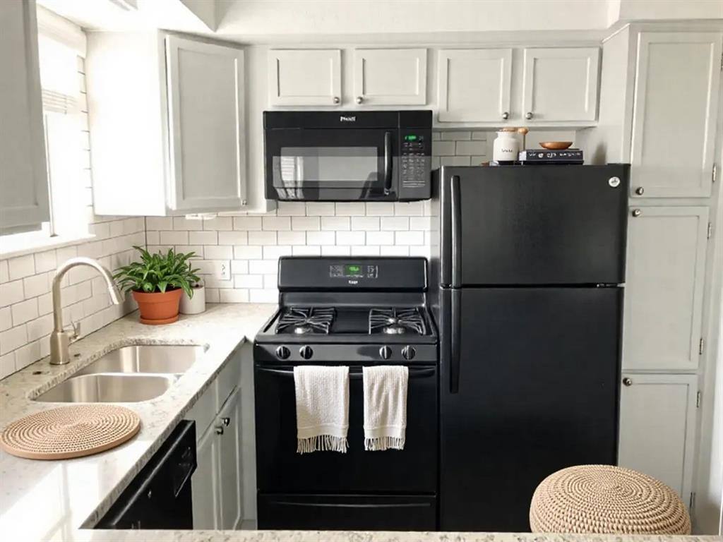 Apartment for rent at 2100 Forest Park Blvd, Fort Worth, TX 76110