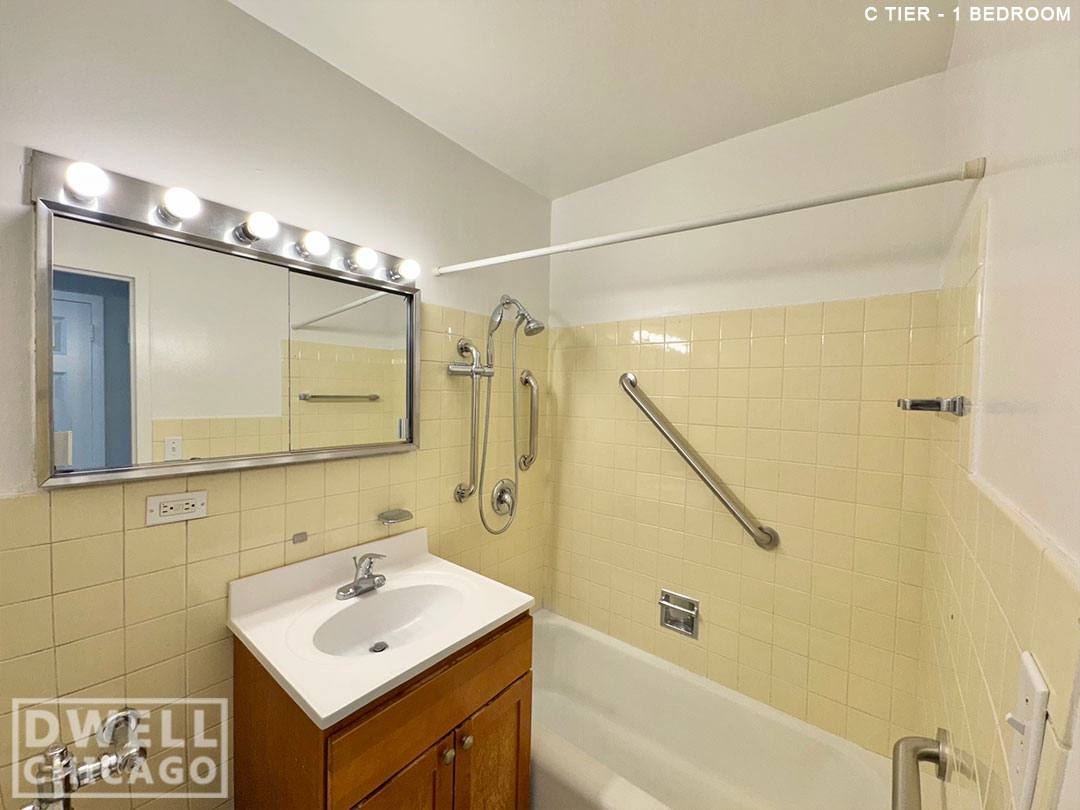 Apartment for rent at 5650 N Sheridan Rd, Chicago, IL 60660