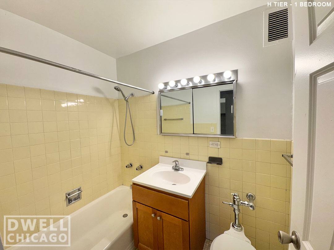 Apartment for rent at 5650 N Sheridan Rd, Chicago, IL 60660