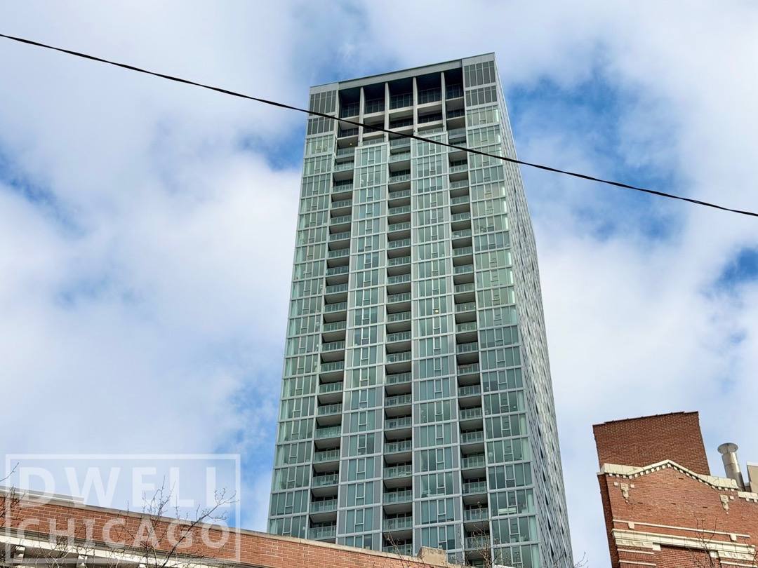 Apartment for rent at 369 W Grand Ave, Chicago, IL 60654