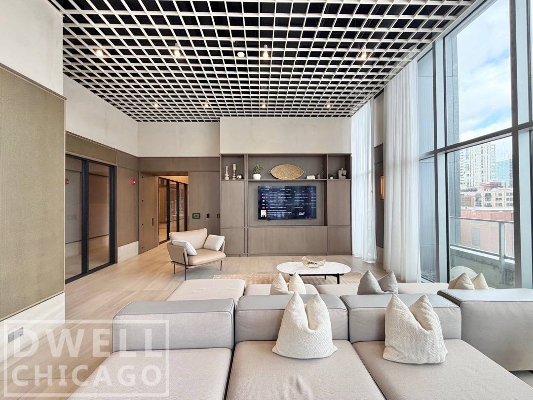 Apartment for rent at 369 W Grand Ave, Chicago, IL 60654
