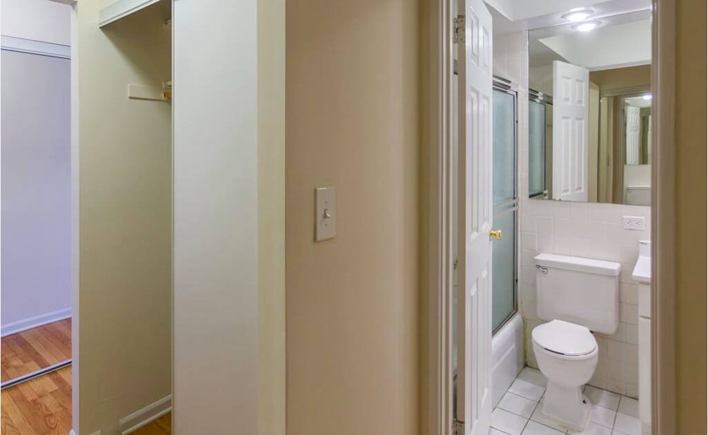 Apartment for rent at 6725 N Sheridan Rd, Chicago, IL 60626