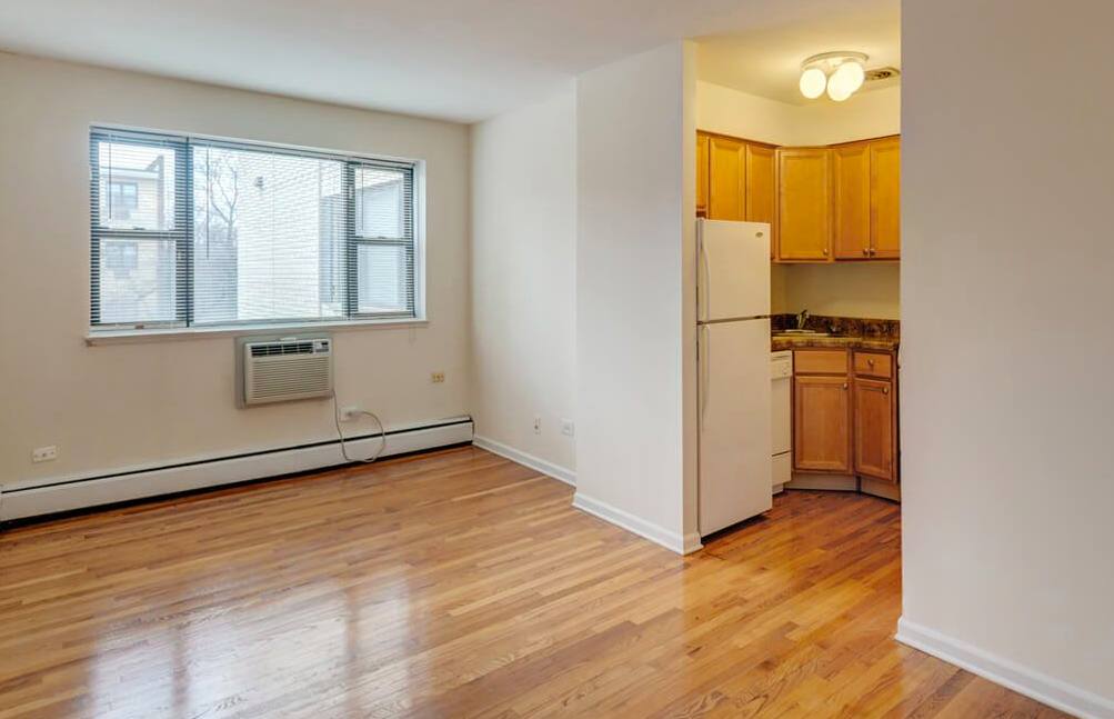 Apartment for rent at 6725 N Sheridan Rd, Chicago, IL 60626