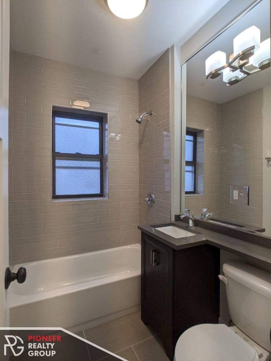 Apartment for rent at 701 W Brompton, Chicago, IL 60657