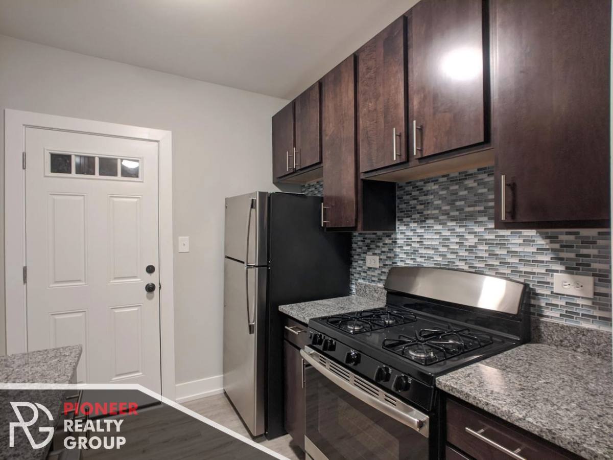 Apartment for rent at 701 W Brompton, Chicago, IL 60657