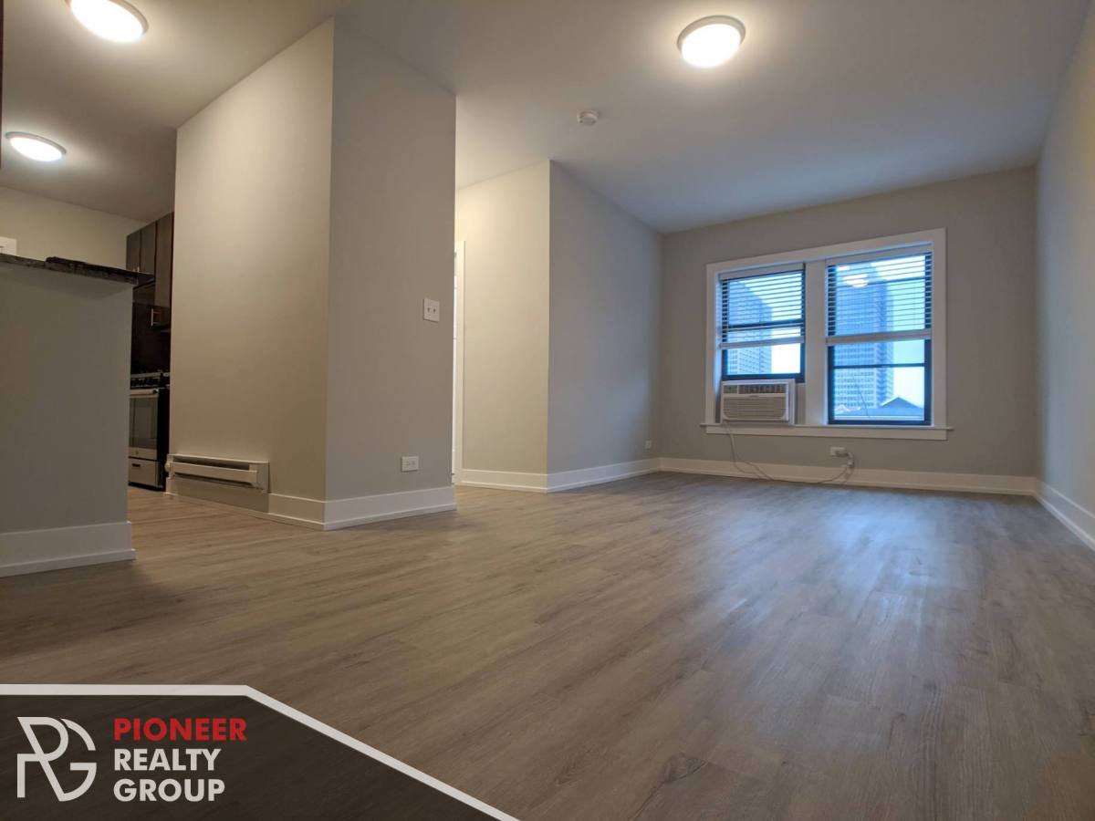 Apartment for rent at 701 W Brompton, Chicago, IL 60657