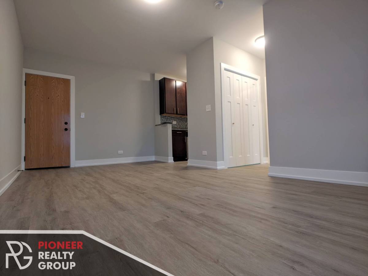 Apartment for rent at 701 W Brompton, Chicago, IL 60657