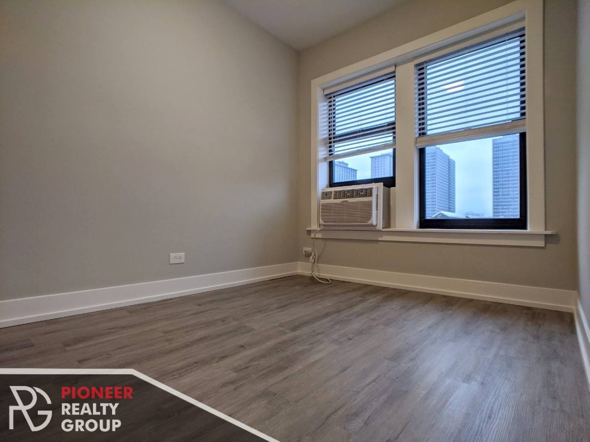 Apartment for rent at 701 W Brompton, Chicago, IL 60657