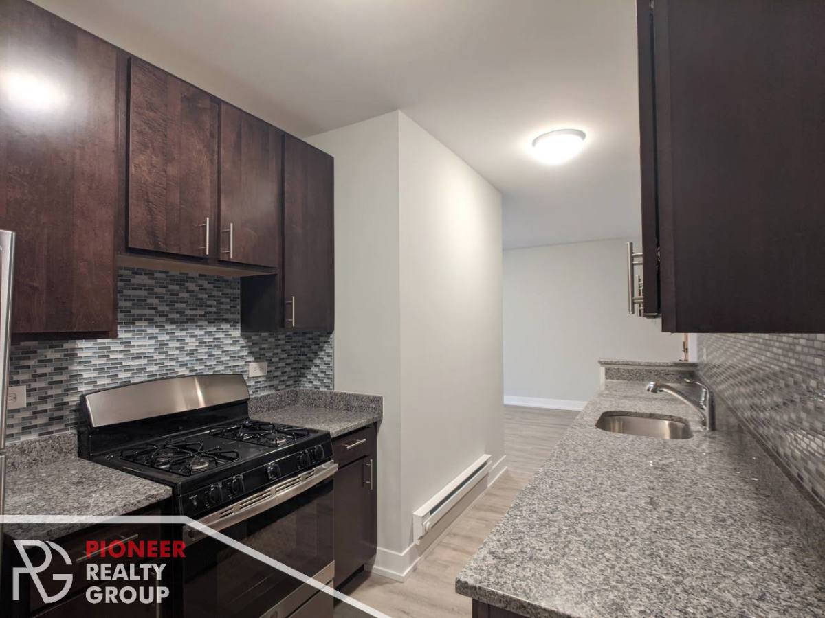 Apartment for rent at 701 W Brompton, Chicago, IL 60657
