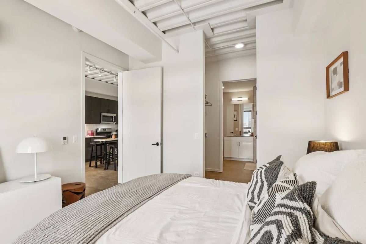 Apartment for rent at 1220 W Jackson, Chicago, IL 60607