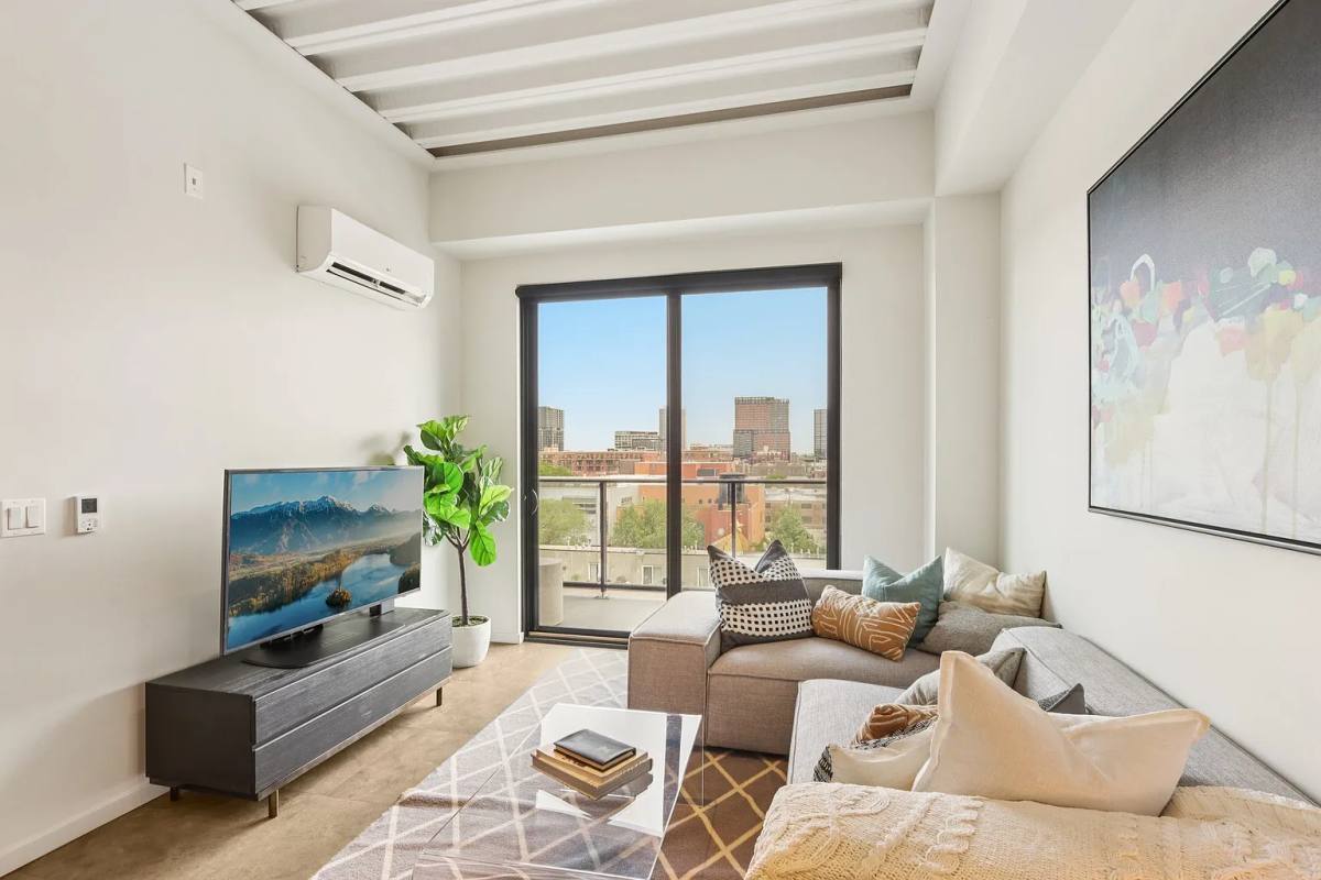 Apartment for rent at 1220 W Jackson, Chicago, IL 60607