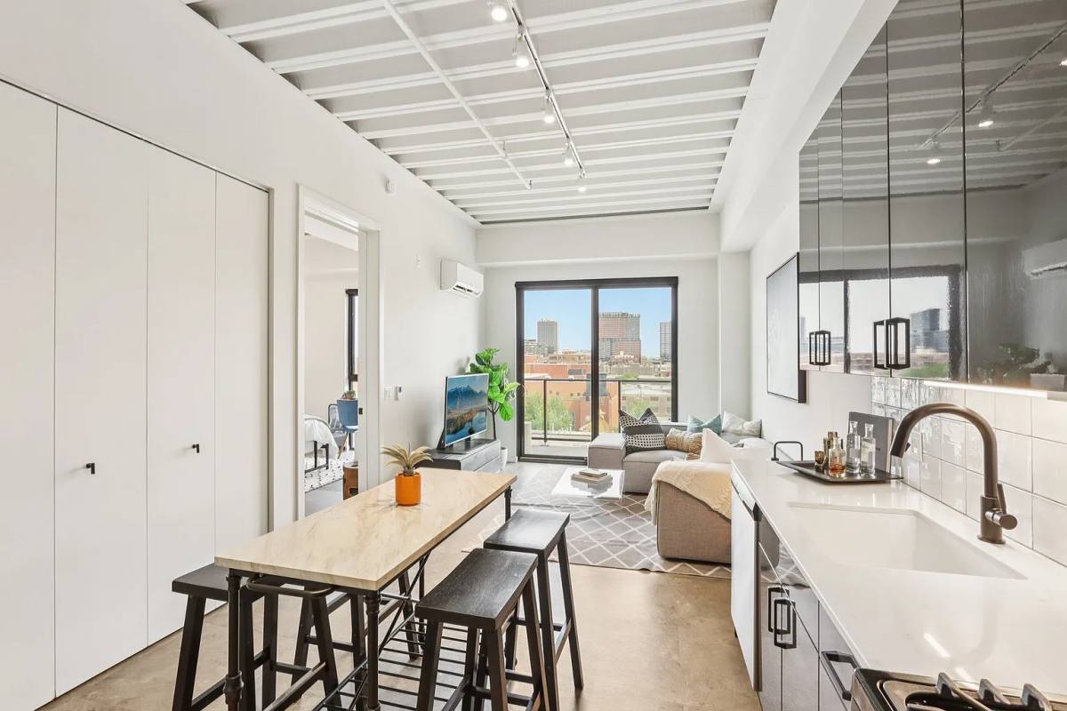 Apartment for rent at 1220 W Jackson, Chicago, IL 60607