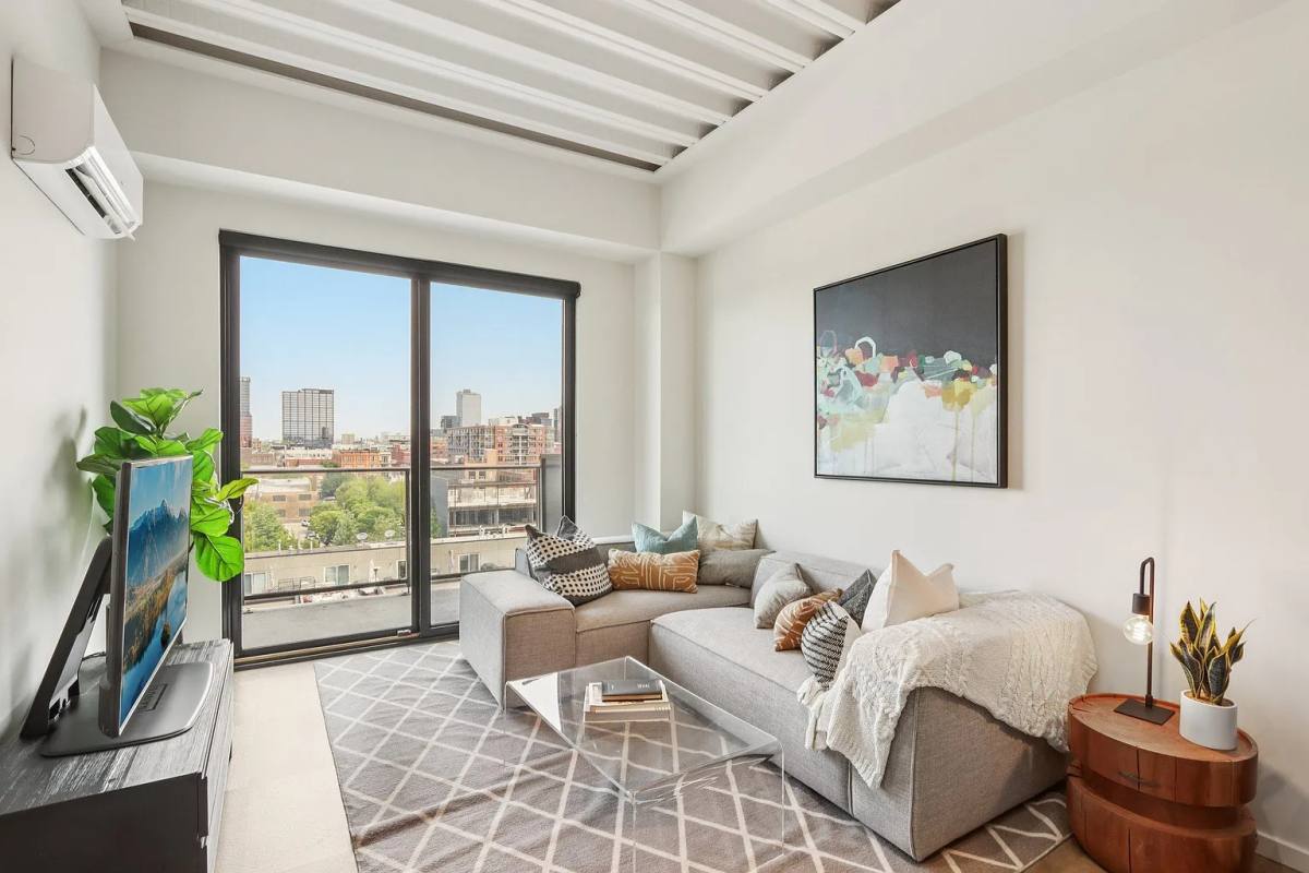 Apartment for rent at 1220 W Jackson, Chicago, IL 60607