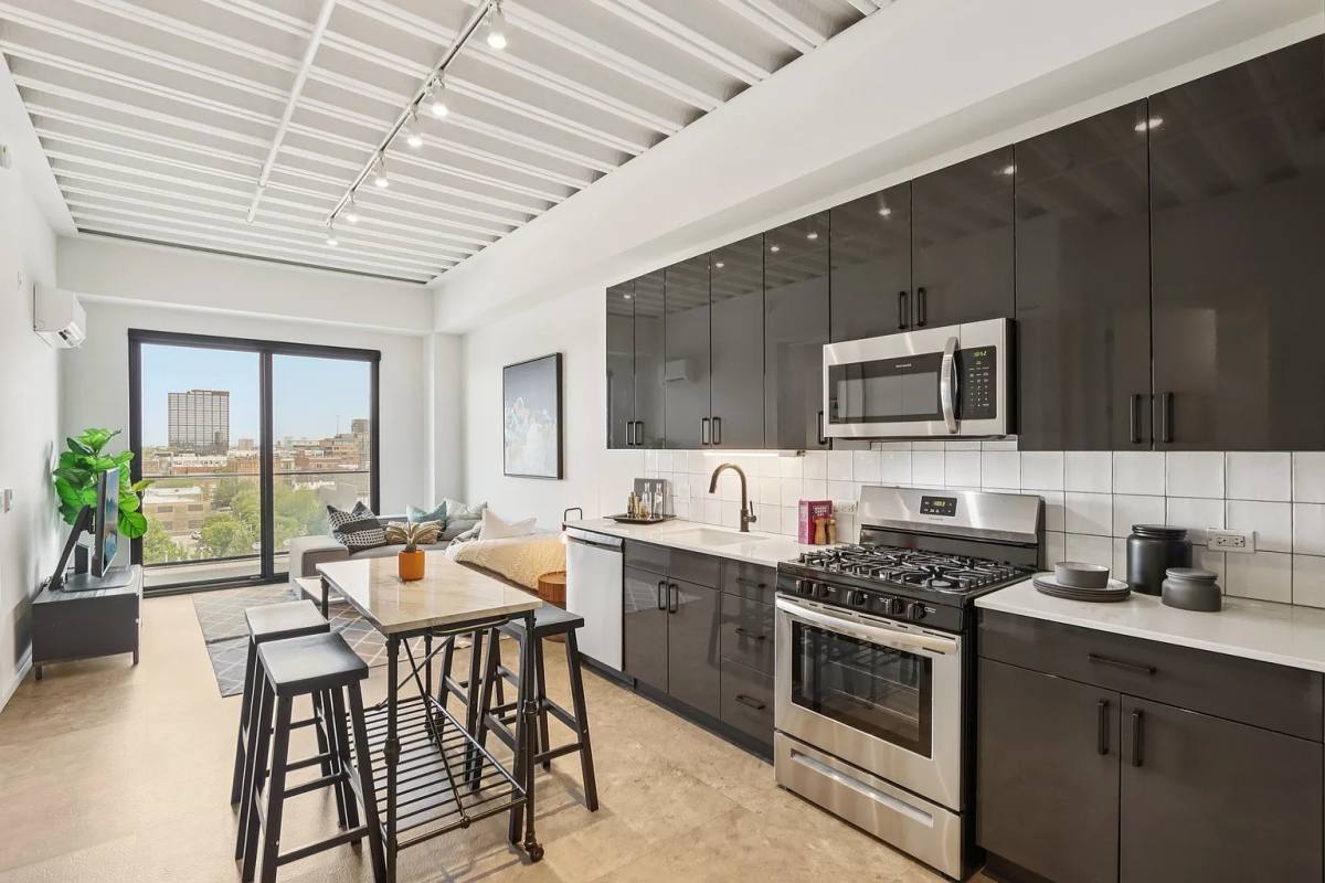 Apartment for rent at 1220 W Jackson, Chicago, IL 60607