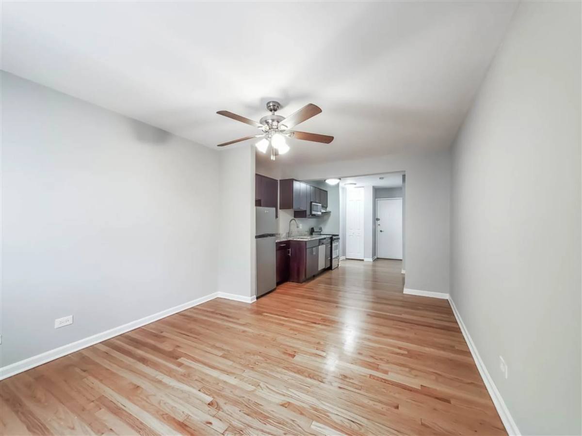 Apartment for rent at 639 W Grace St, Chicago, IL 60613