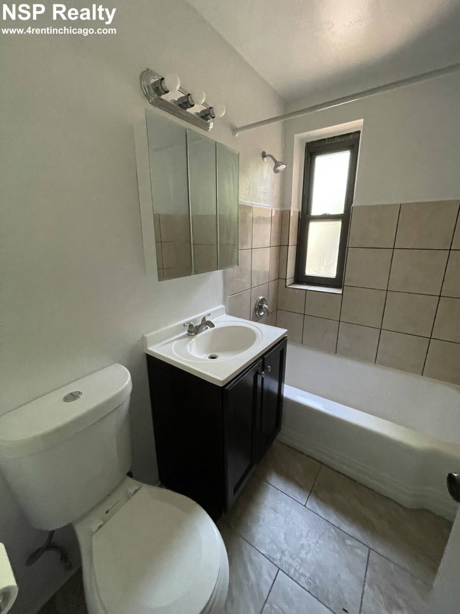Apartment for rent at 1360 W Touhy, Chicago, IL 60626