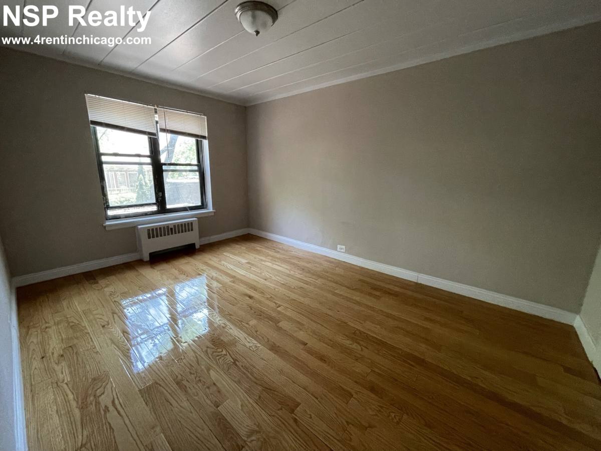 Apartment for rent at 1360 W Touhy, Chicago, IL 60626