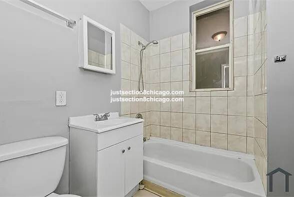 Apartment for rent at 6637 S Champlain #1, Chicago, IL 60637