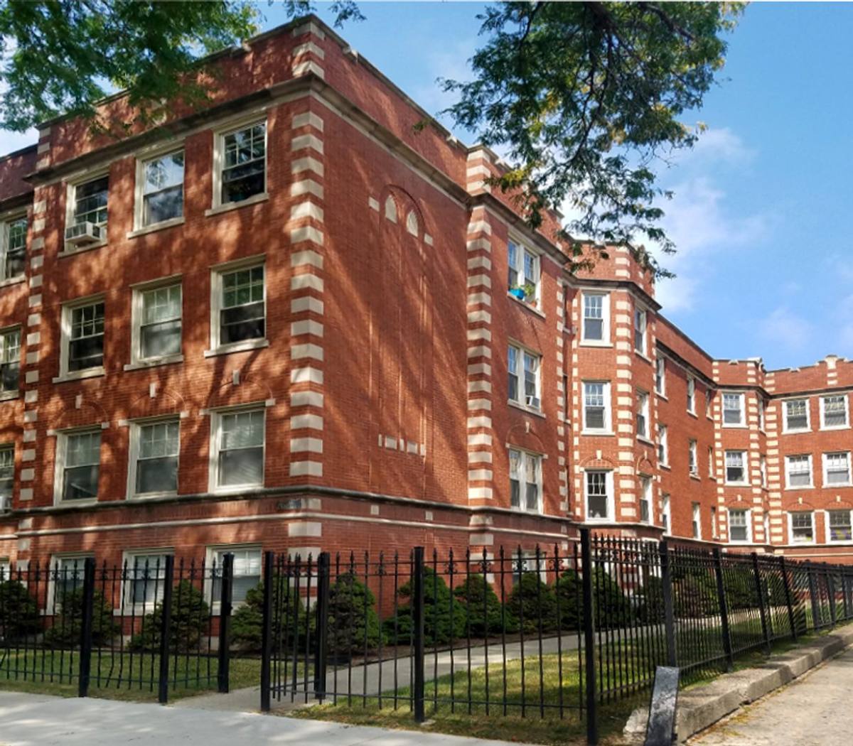 Apartment for rent at 2016 W Berwyn, Chicago, IL 60625