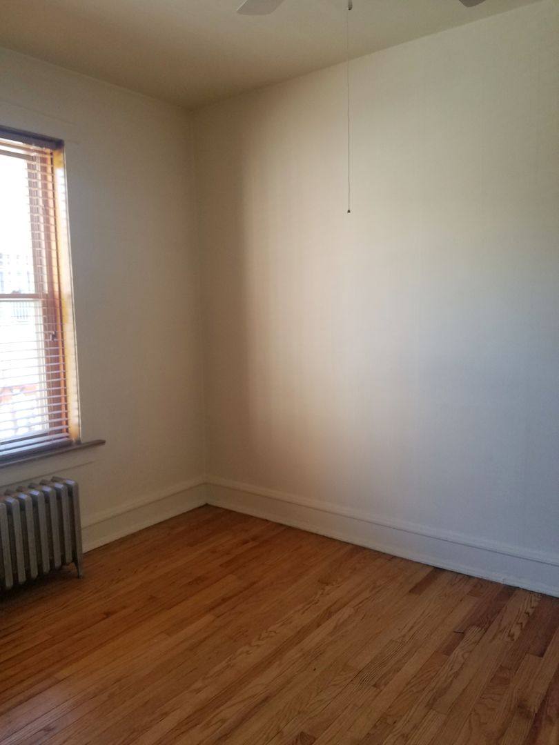 Apartment for rent at 2016 W Berwyn, Chicago, IL 60625