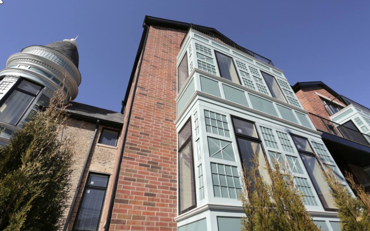Apartment for rent at 1418 W Addison St #102, Chicago, IL 60613