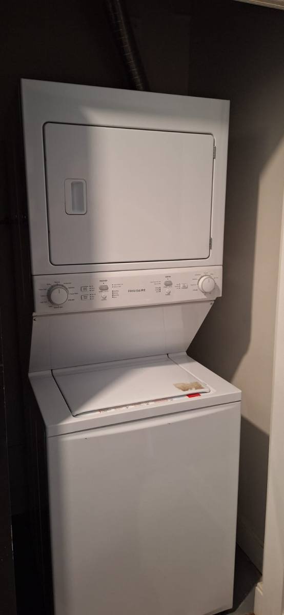 Apartment for rent at 941 W Belmont Ave, Chicago, IL 60657