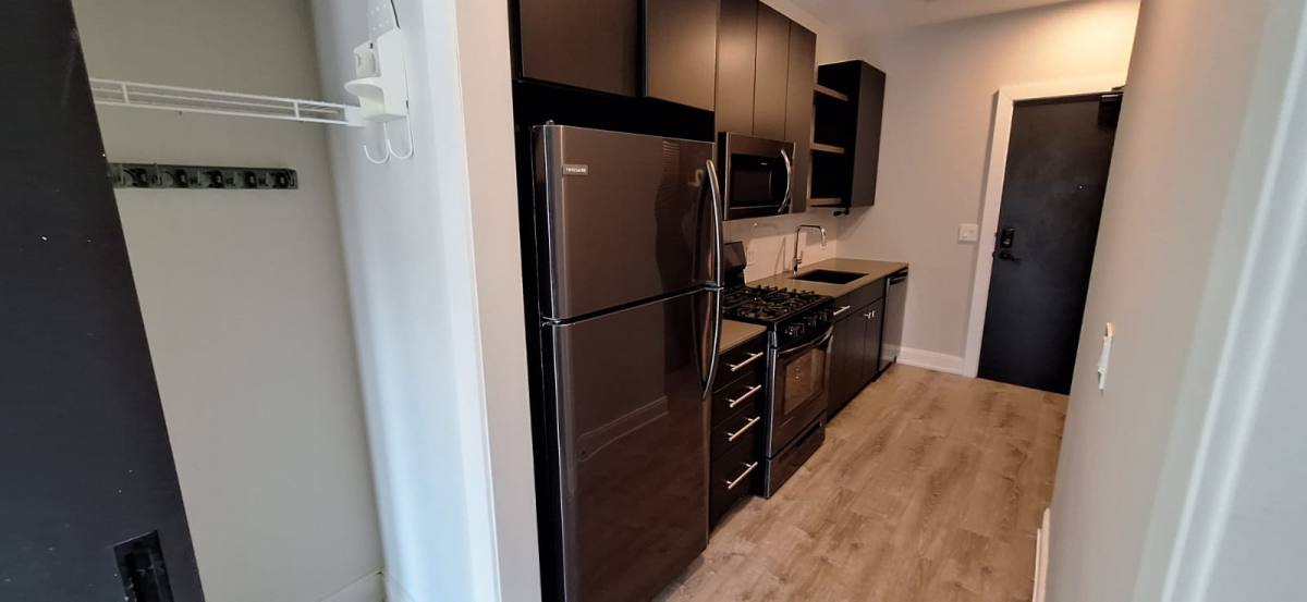 Apartment for rent at 941 W Belmont Ave, Chicago, IL 60657