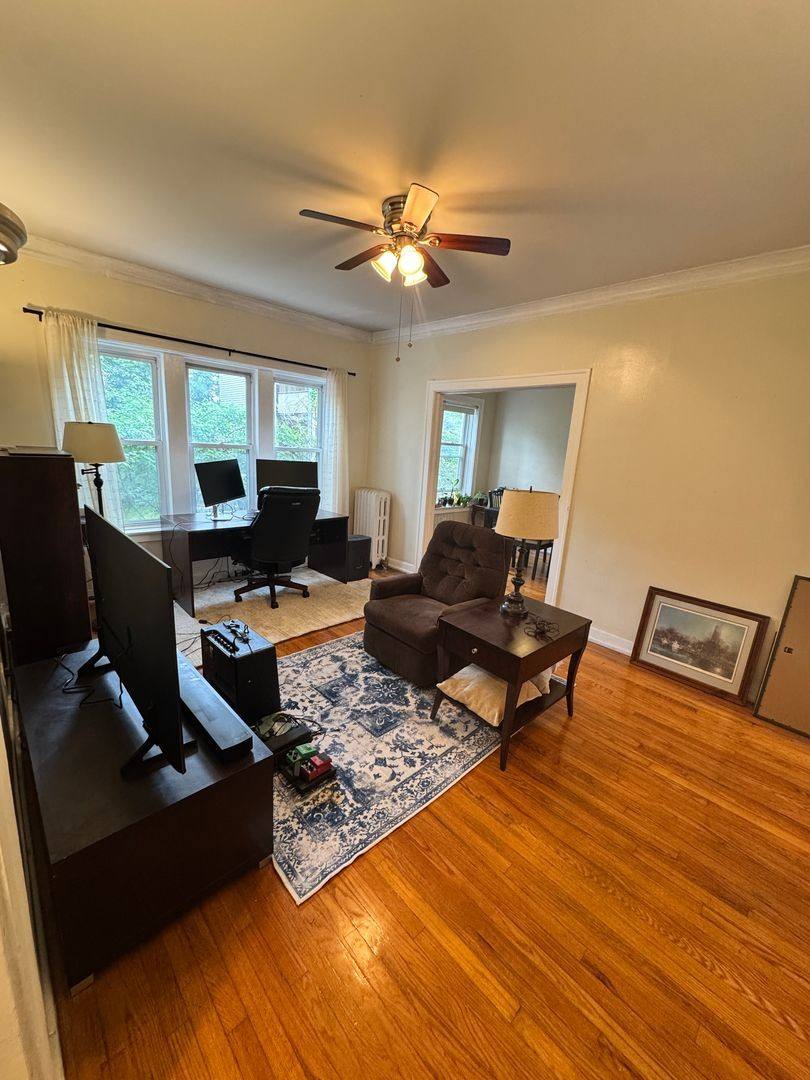 Apartment for rent at 613 W Arlington Place, Chicago, IL 60614