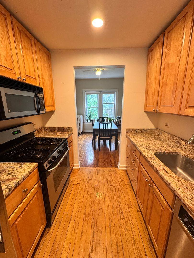 Apartment for rent at 613 W Arlington Place, Chicago, IL 60614