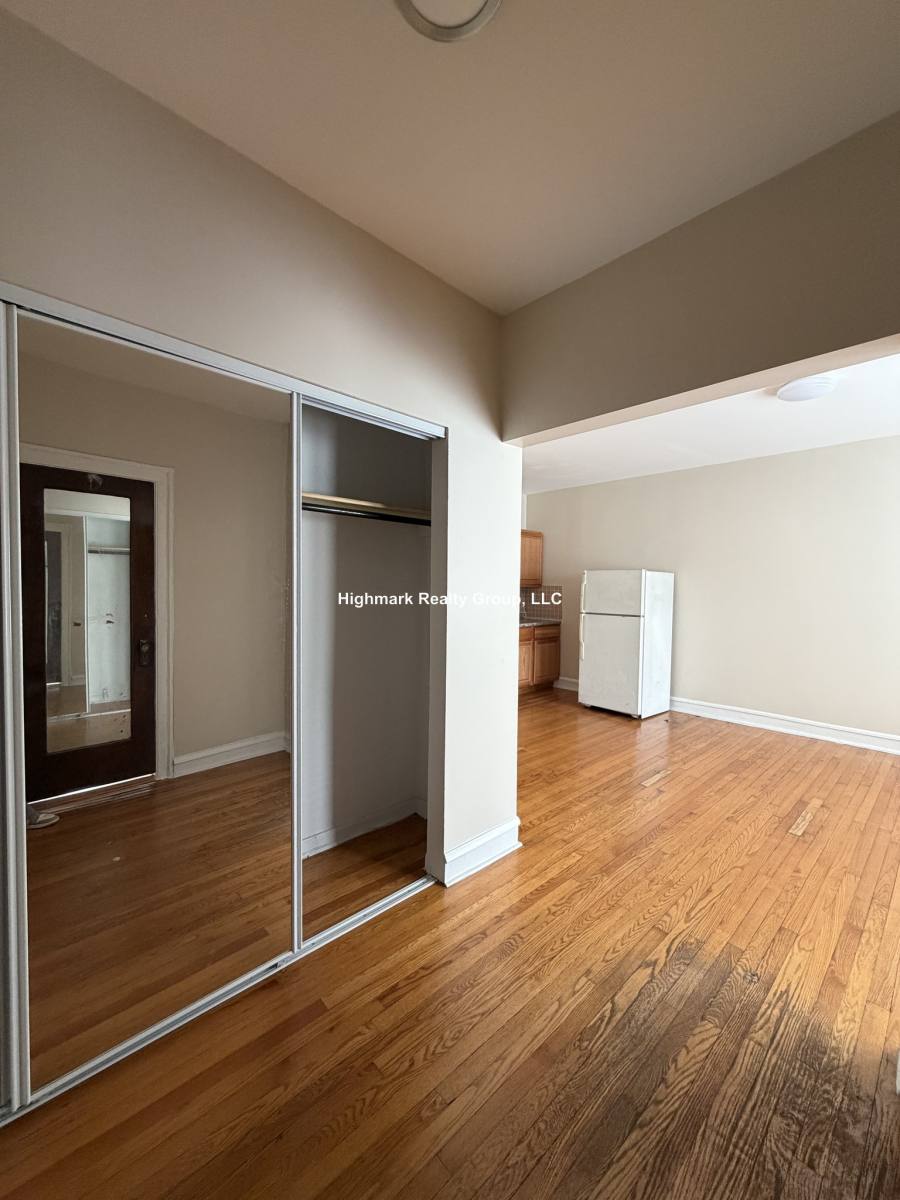 Apartment for rent at 1145 W Morse, Chicago, IL 60626