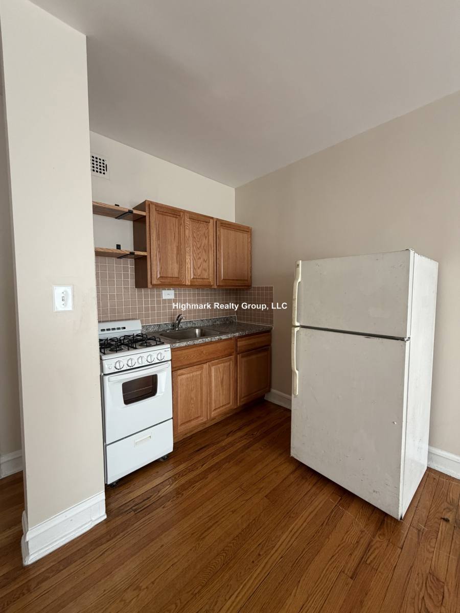 Apartment for rent at 1145 W Morse, Chicago, IL 60626