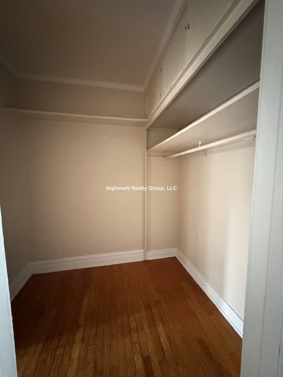 Apartment for rent at 1421 W Farwell Ave, Chicago, IL 60626