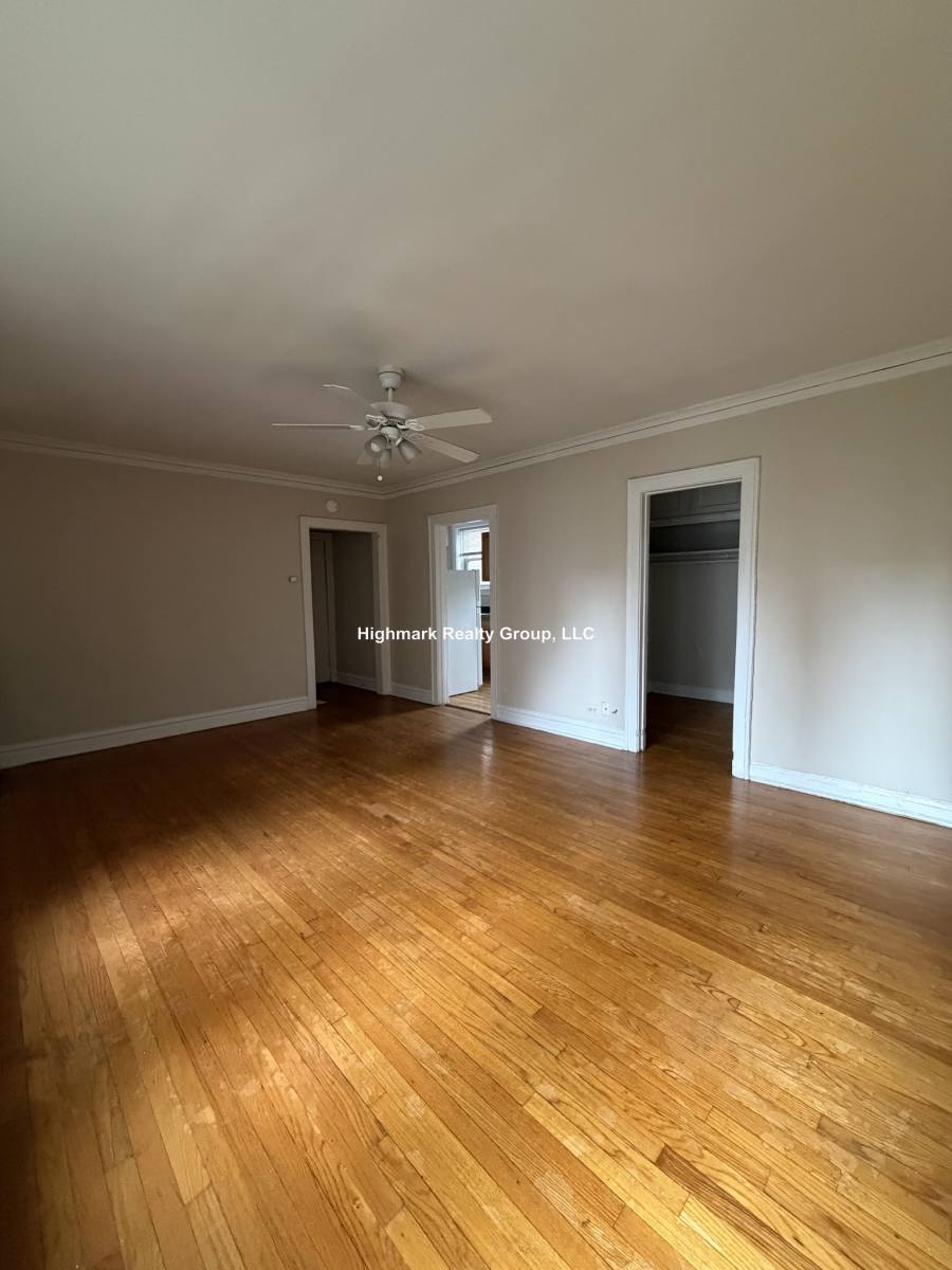 Apartment for rent at 1421 W Farwell Ave, Chicago, IL 60626