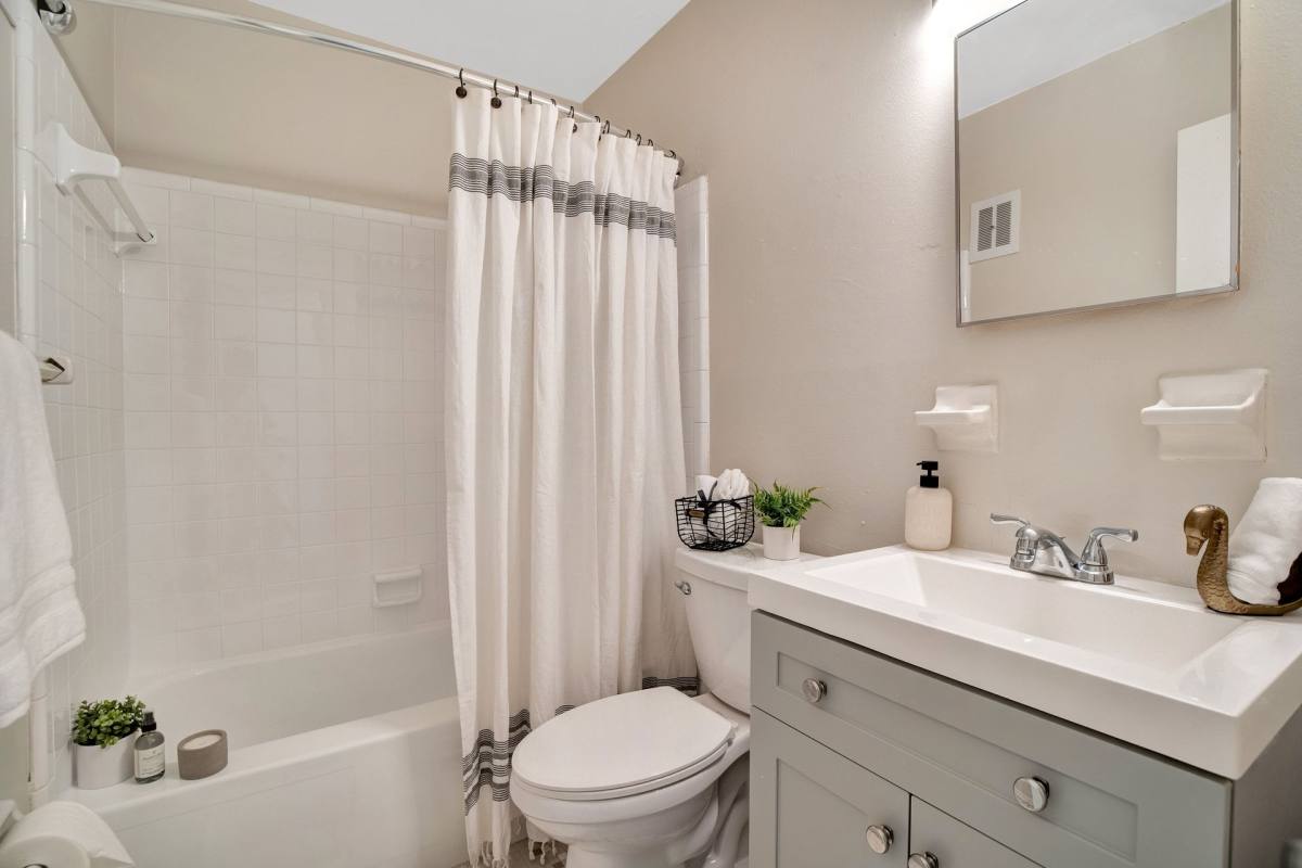 Apartment for rent at 1700 Van Ness St, Orlando, FL 32810