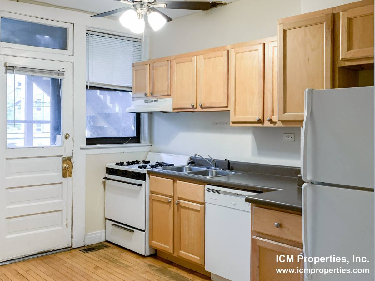 Apartment for rent at 1941 W Winnemac Ave #1, Chicago, IL 60640