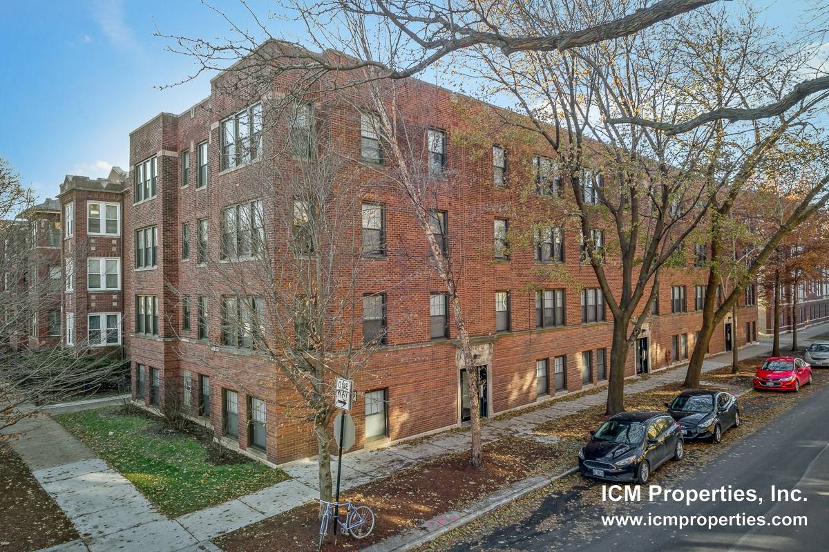 Apartment for rent at 1941 W Winnemac Ave #1, Chicago, IL 60640